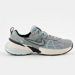 Nike Women’s V2K Sneakers Size 8